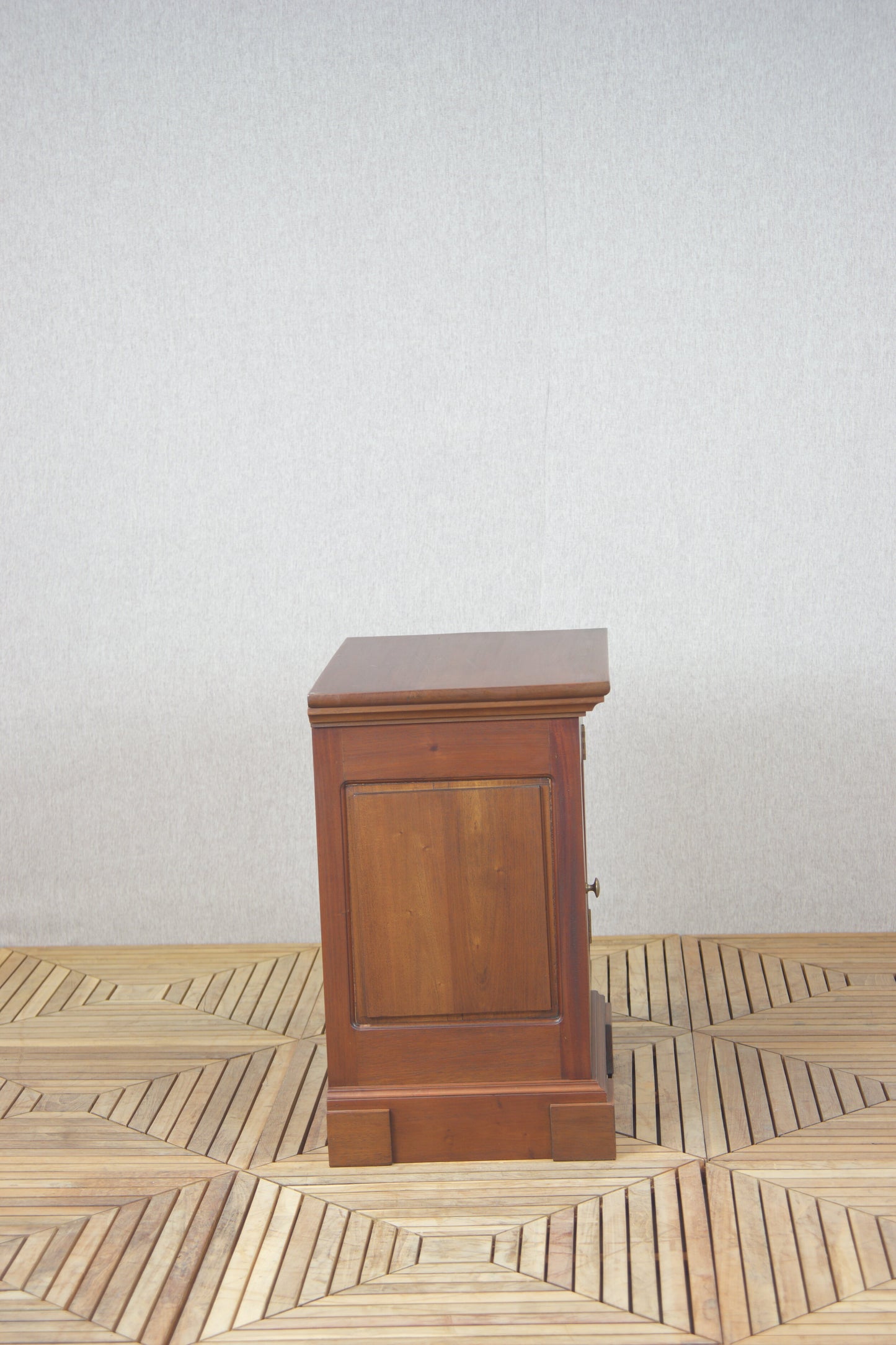Sleight 1-Door Side Table