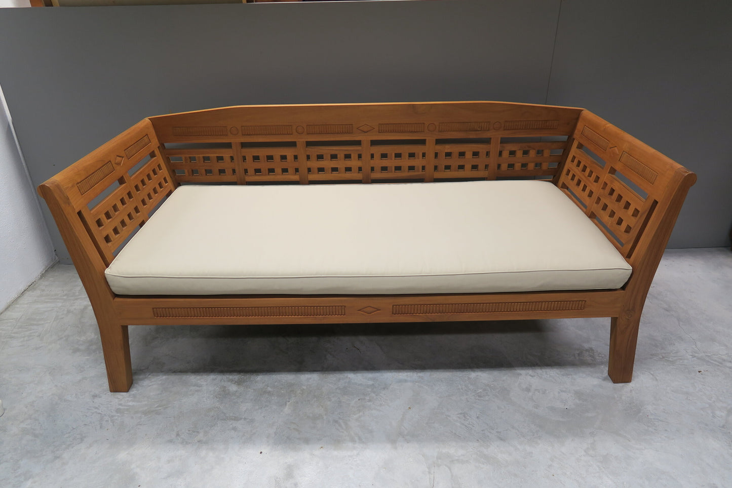 Rina Daybed